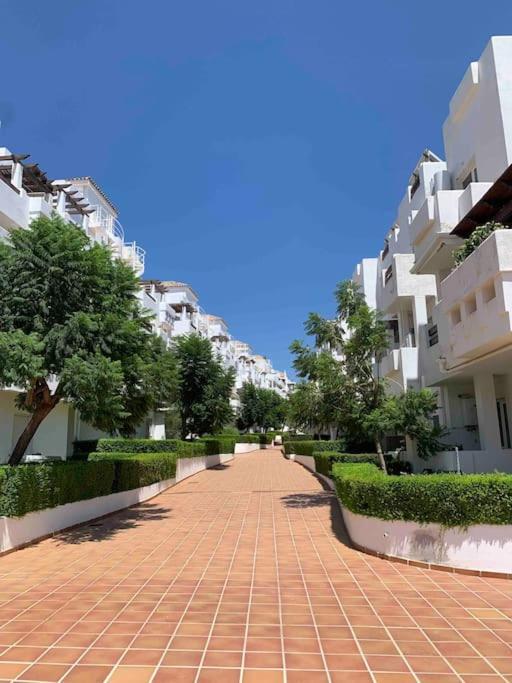 Penthouse Seaview And Golf Valle Romano Естепона Екстериор снимка