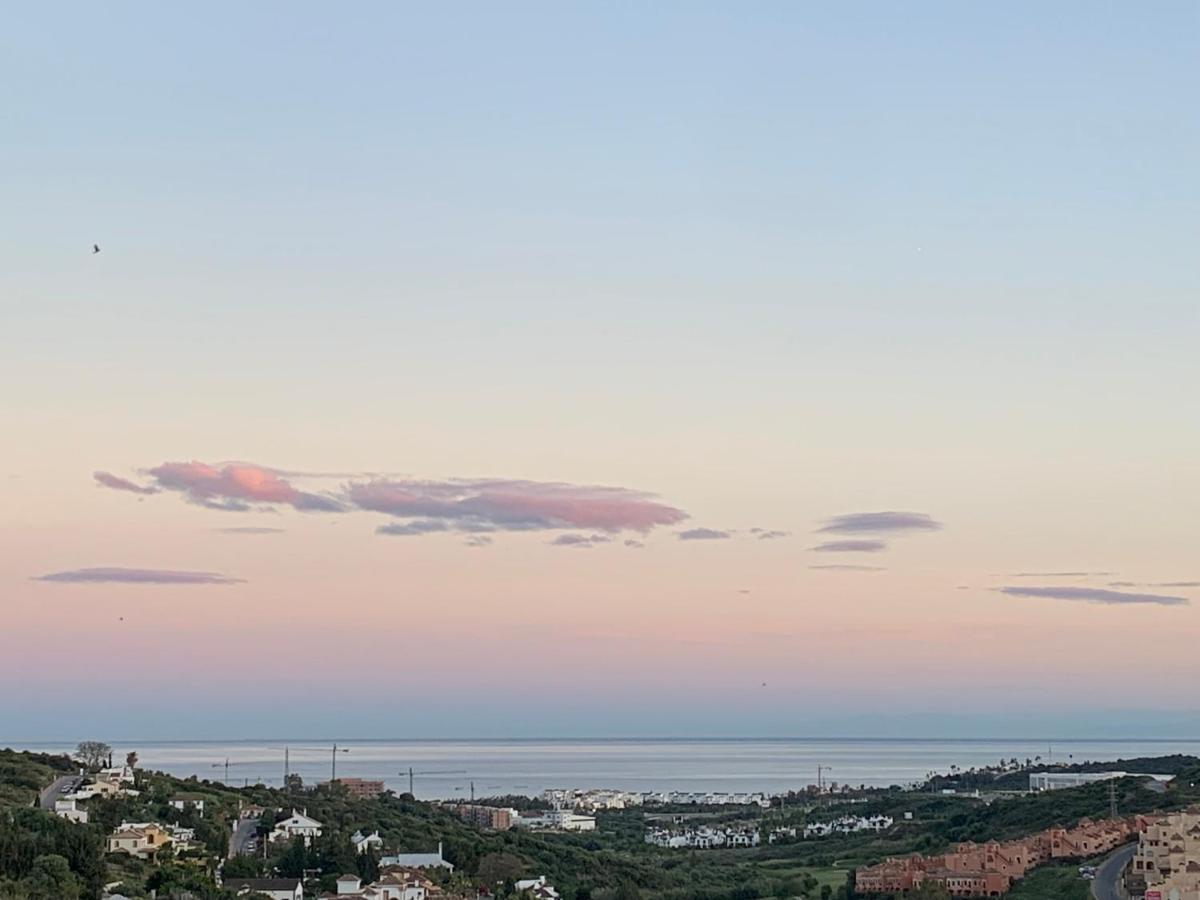 Penthouse Seaview And Golf Valle Romano Естепона Екстериор снимка